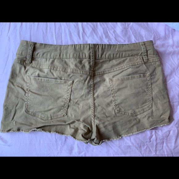 Juniors - No Boundaries Khaki Shorts - Picture 3 of 5